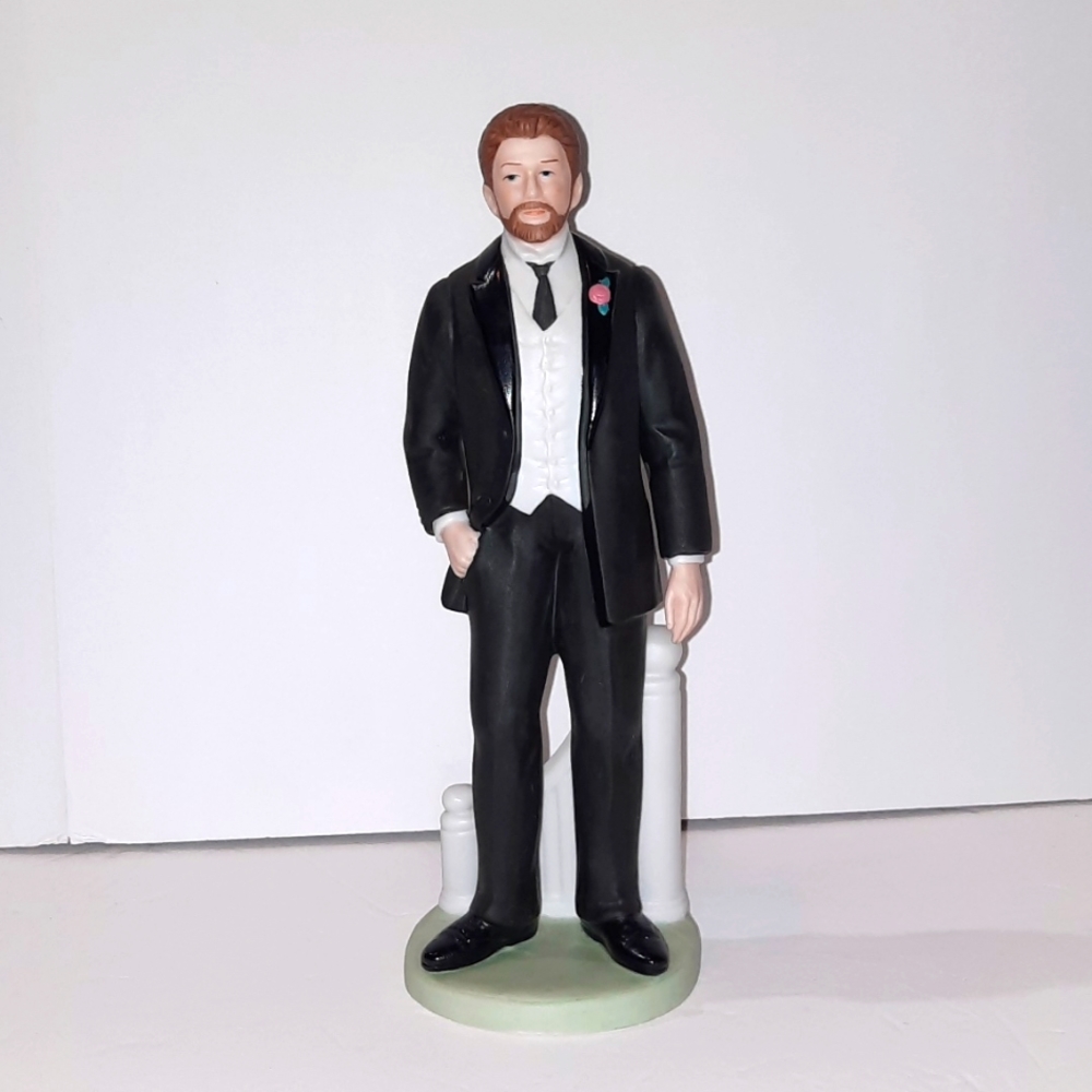 Home interior porcelain figure. Jon Robert. #1426
